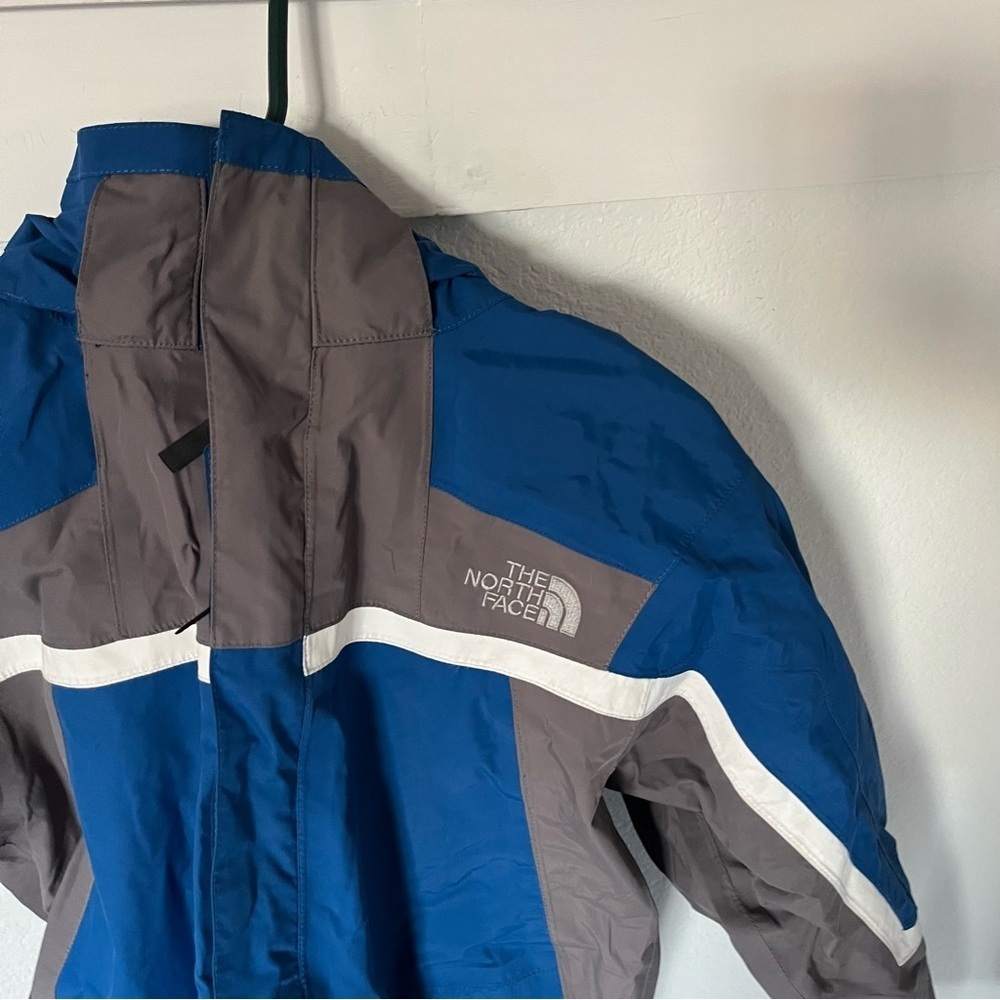 The North Face Boy's Large Hyvent Windbreaker Rain Coat. - Picture 2 of 11
